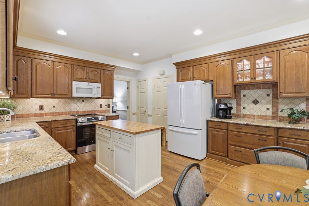 8608 Old Brompton Road Chesterfield, VA 23832 - Photo 21 of 48 Recessed Lighting