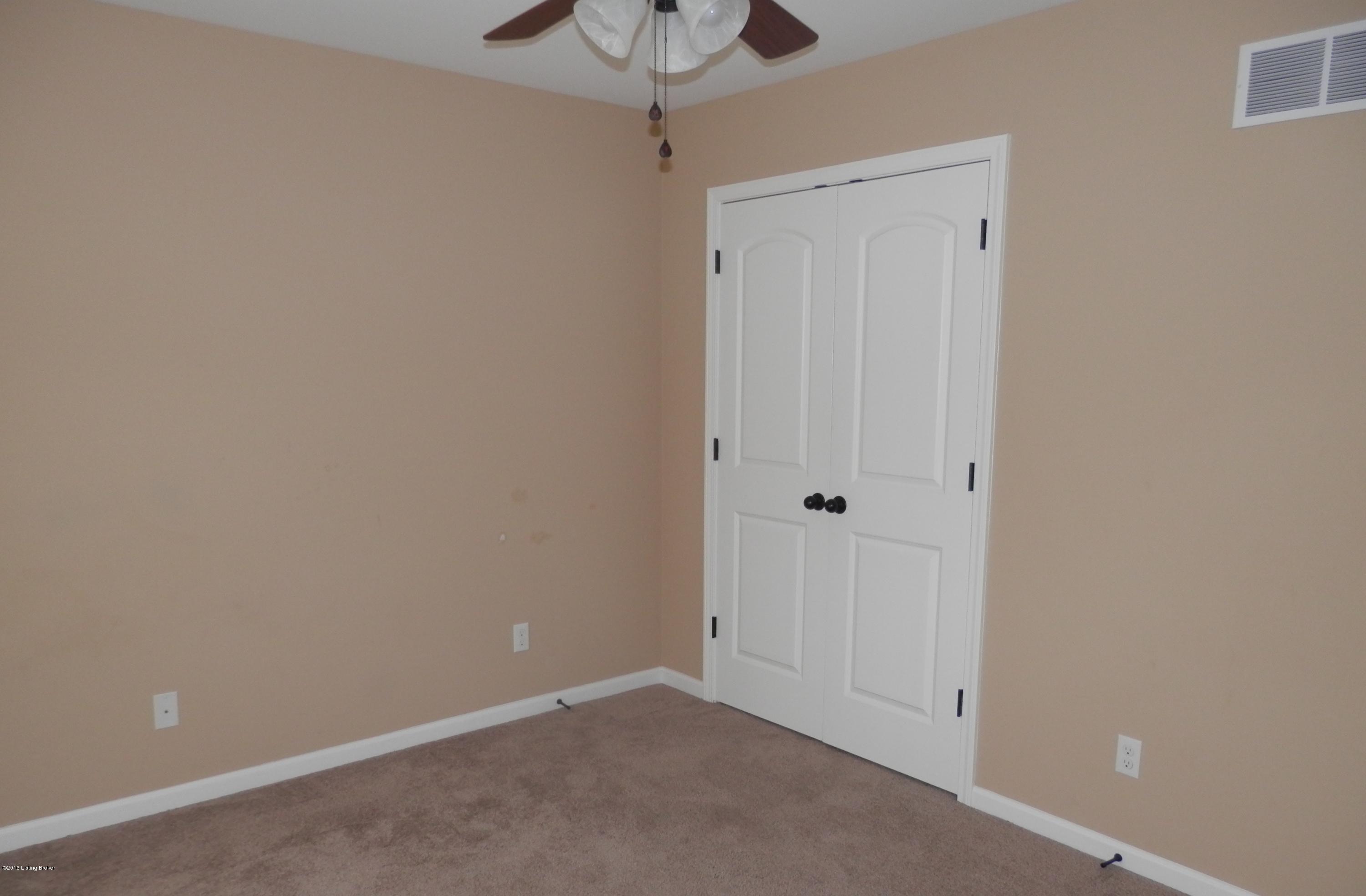 9608 Keeling Ridge Road Louisville, KY 40291 - Photo 17 of 20 P6170029