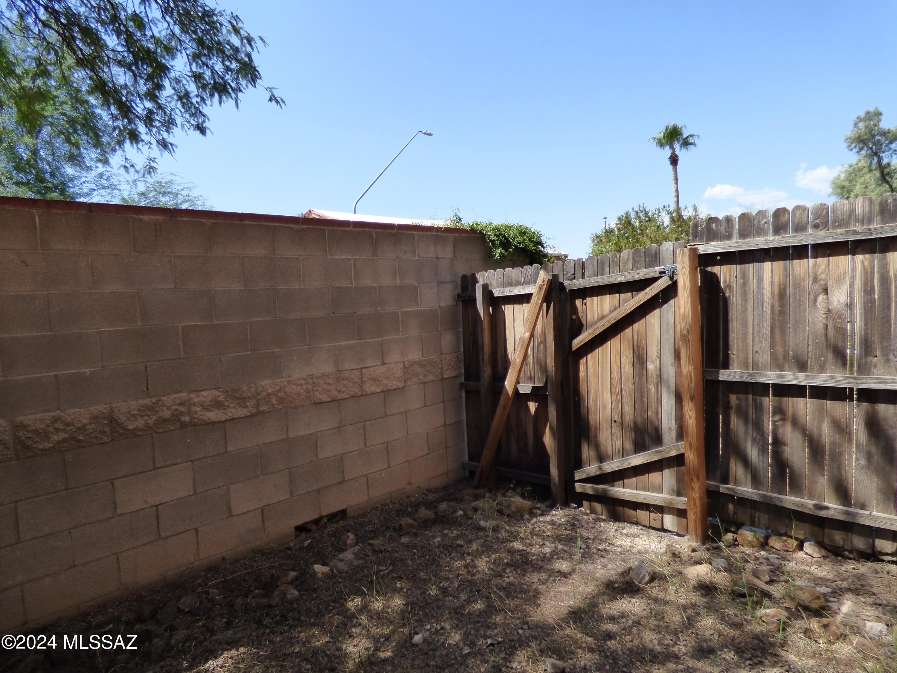 1077 North Riverside Drive, Unit 3 Tucson, AZ 85745 - Photo 21 of 22 P1070850