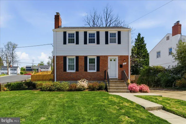 $899,900 | 941 Patrick Henry Drive, Arlington, VA 22205