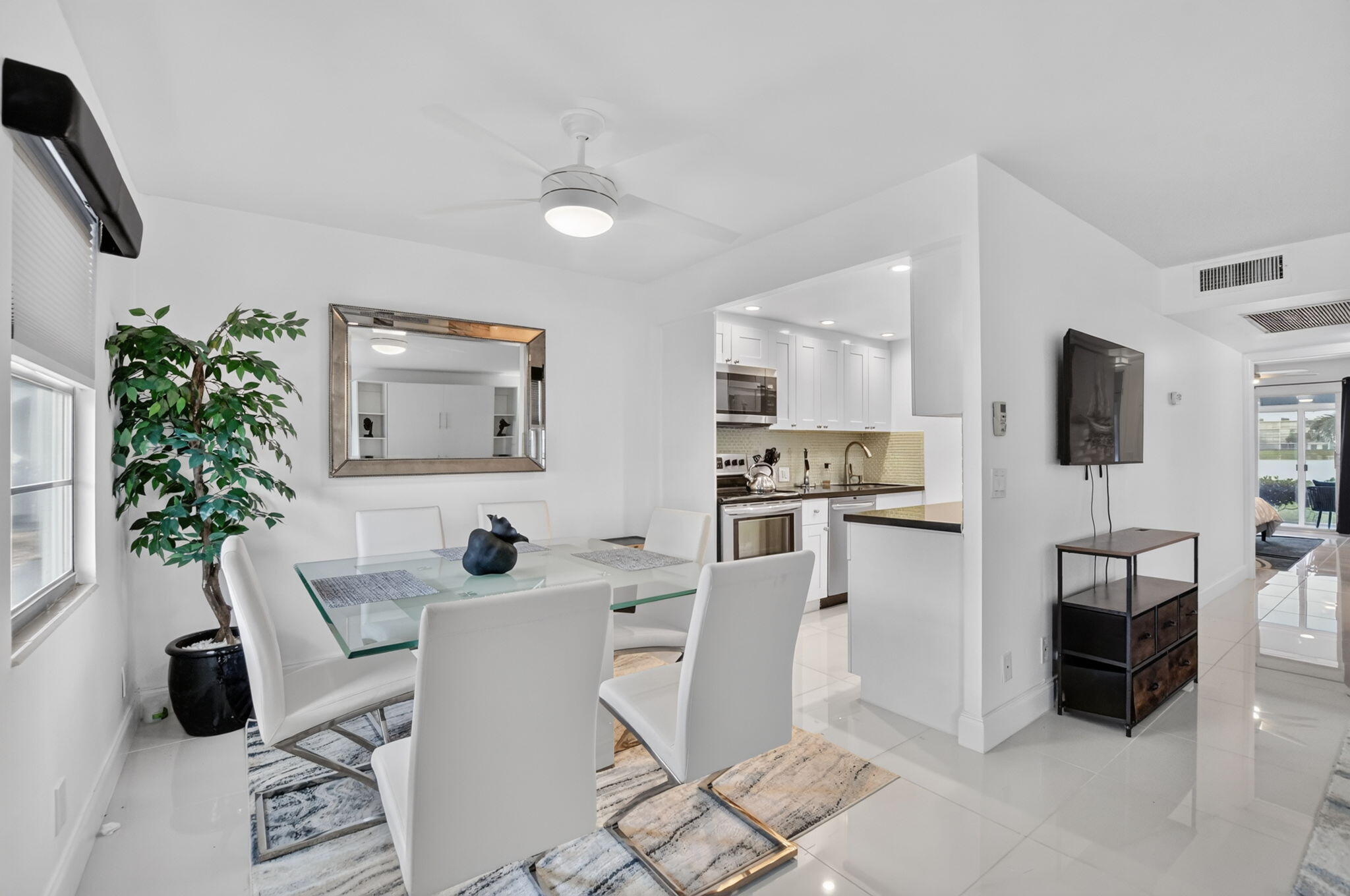 1061 Exeter Boca Raton, FL 33434 - Photo 6 of 82 7-web-or-mls-DSC_2873