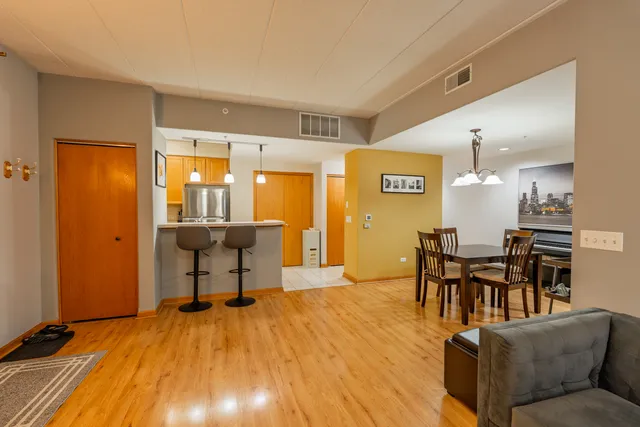 $329,900 | 1745 Pavilion Way, Unit 206, Park Ridge, IL 60068