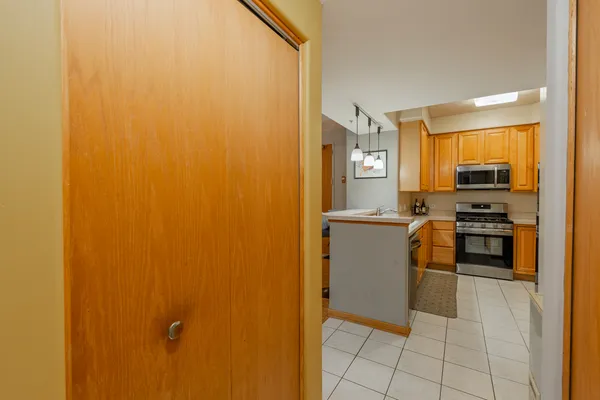 $319,900 | 1745 Pavilion Way, Unit 206, Park Ridge, IL 60068