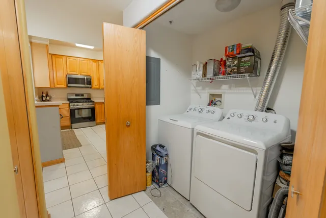 $329,900 | 1745 Pavilion Way, Unit 206, Park Ridge, IL 60068