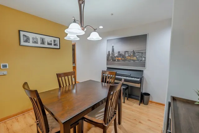 $329,900 | 1745 Pavilion Way, Unit 206, Park Ridge, IL 60068