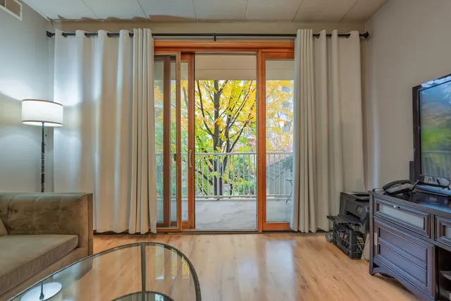 $329,900 | 1745 Pavilion Way, Unit 206, Park Ridge, IL 60068