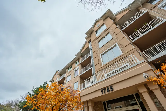 $329,900 | 1745 Pavilion Way, Unit 206, Park Ridge, IL 60068