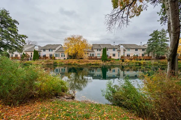 $319,900 | 1745 Pavilion Way, Unit 206, Park Ridge, IL 60068