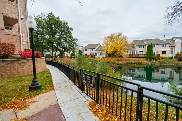 $319,900 | 1745 Pavilion Way, Unit 206, Park Ridge, IL 60068
