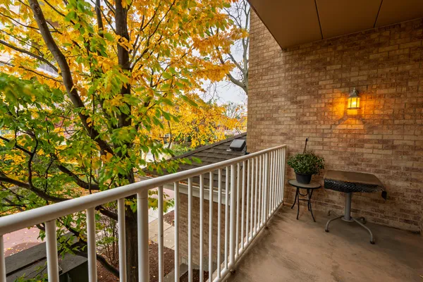 $319,900 | 1745 Pavilion Way, Unit 206, Park Ridge, IL 60068