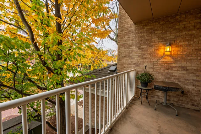 $329,900 | 1745 Pavilion Way, Unit 206, Park Ridge, IL 60068