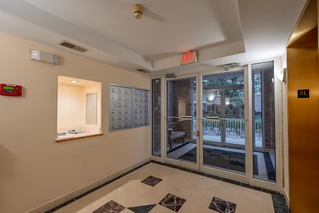 $329,900 | 1745 Pavilion Way, Unit 206, Park Ridge, IL 60068