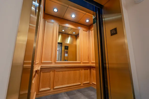 $319,900 | 1745 Pavilion Way, Unit 206, Park Ridge, IL 60068