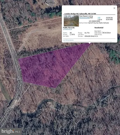 a view of a dry room with a yard