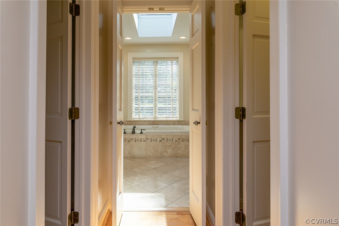 4610 Sulgrave Road Richmond, VA 23221 - Photo 20 of 32 View of the Master Suite hallway with his/hers clo