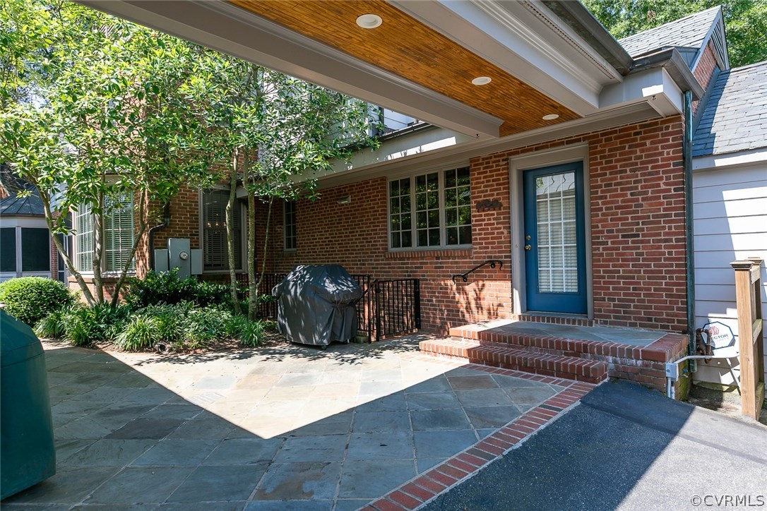 4610 Sulgrave Road Richmond, VA 23221 - Photo 28 of 32 A covered walkway from the Kitchen leads past a bl