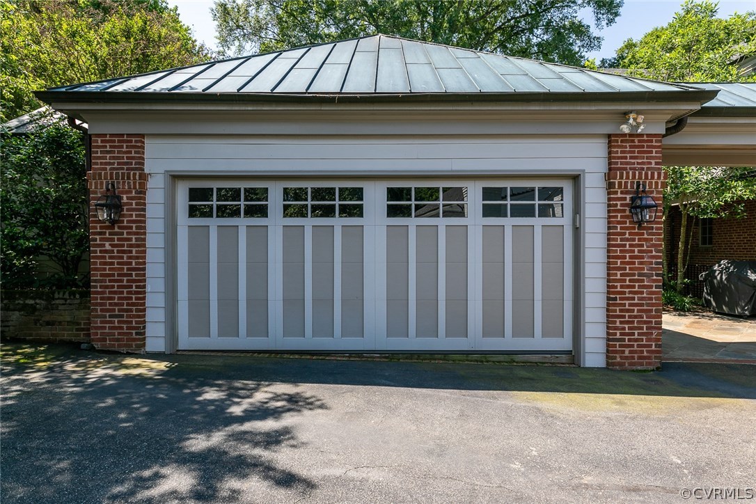4610 Sulgrave Road Richmond, VA 23221 - Photo 29 of 32 The paved driveway leads to a parking area and the