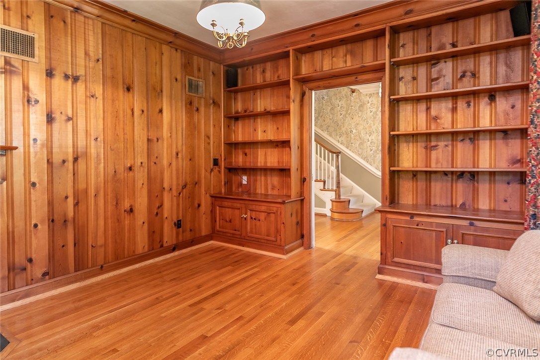 4610 Sulgrave Road Richmond, VA 23221 - Photo 8 of 32 Matching built-ins with base cabinets and shelving