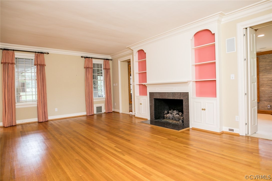 4610 Sulgrave Road Richmond, VA 23221 - Photo 9 of 32 Living room with an over sized gas log fireplace f