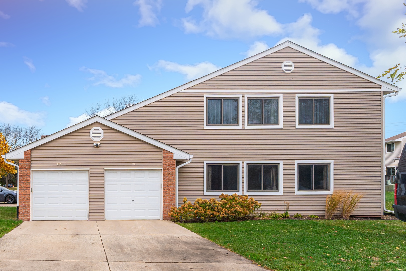 112 Morningside Lane West Buffalo Grove, IL 60089 - Photo 2 of 35 a front view of a house with garden