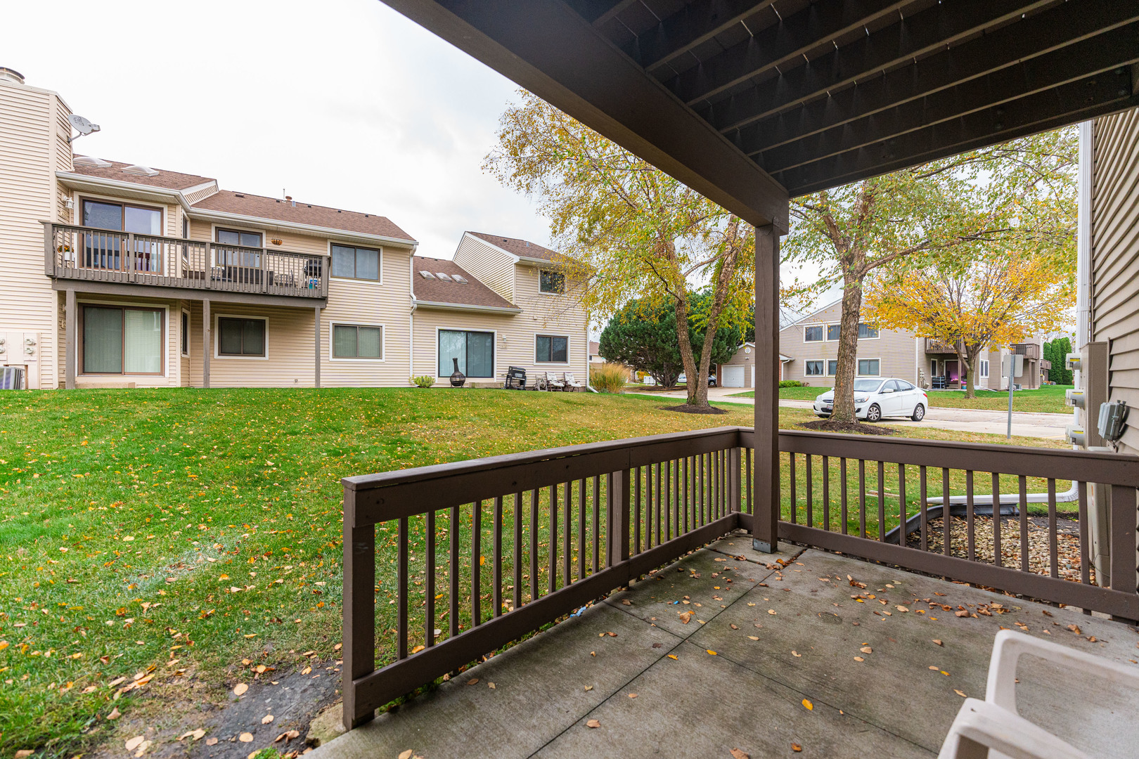 112 Morningside Lane West Buffalo Grove, IL 60089 - Photo 27 of 35 a front view of a house with a garden