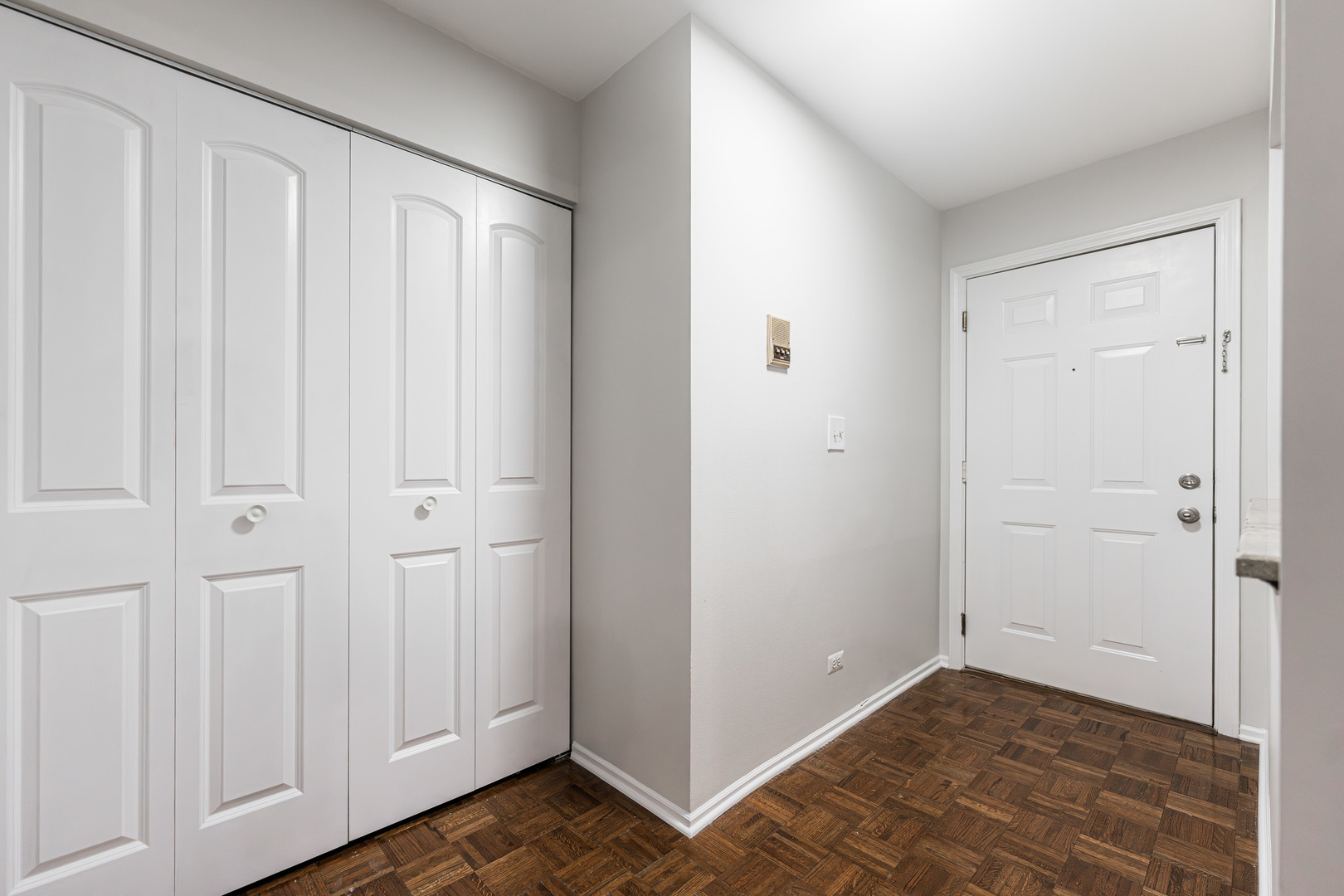 112 Morningside Lane West Buffalo Grove, IL 60089 - Photo 8 of 35 a view of an empty room