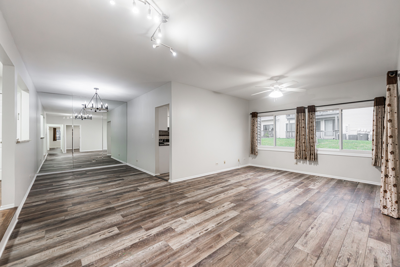 112 Morningside Lane West Buffalo Grove, IL 60089 - Photo 10 of 35 a view of a big room with wooden floor and windows