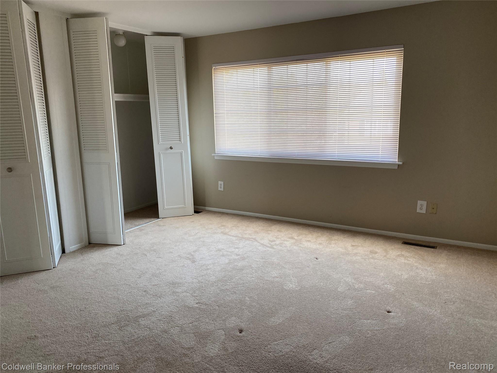 32292 West 12 Mile Road, Unit 38 Farmington, MI 48334 - Photo 9 of 22 Master bedroom
