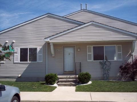 28175 Raleigh Crescent New Baltimore, MI 48051 - Photo 1 of 9 351365.JPG