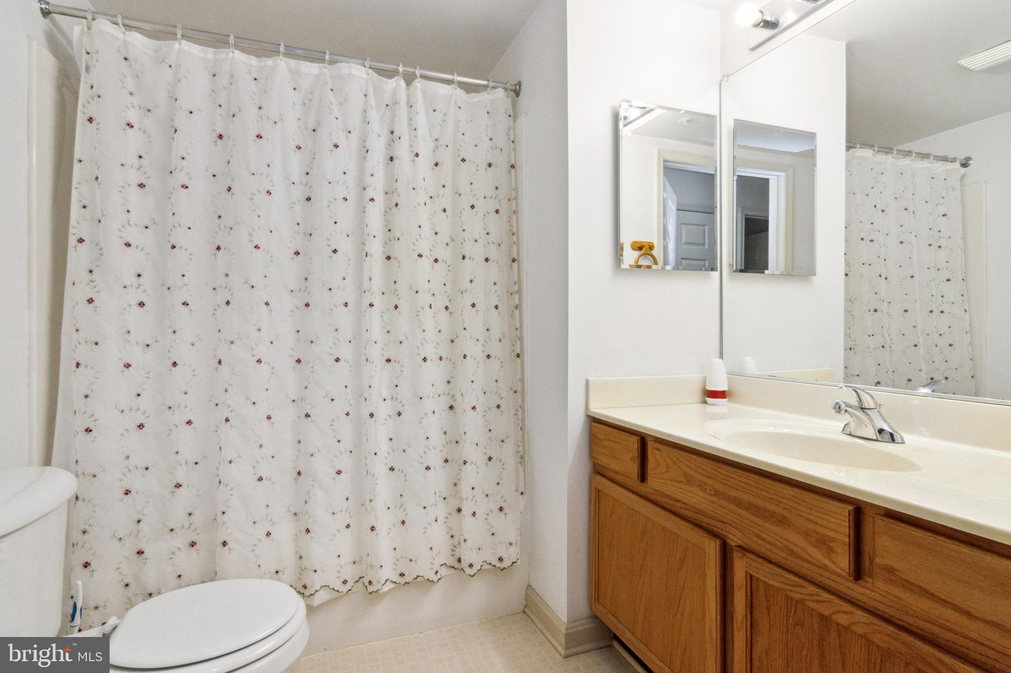 3830 Normandy Drive, Unit 2B Hampstead, MD 21074 - Photo 17 of 25 Full bath with tub/shower