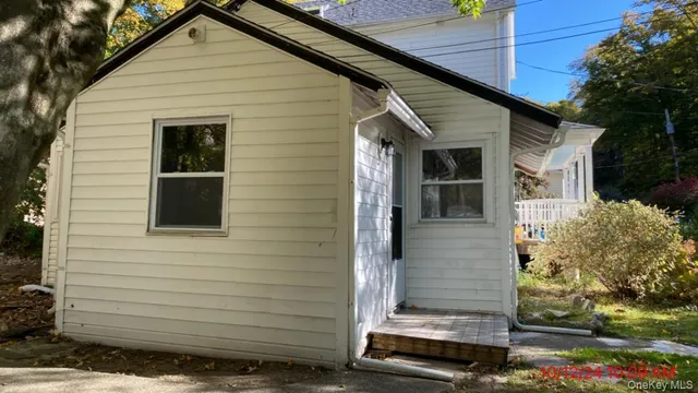 a view of front door and small space