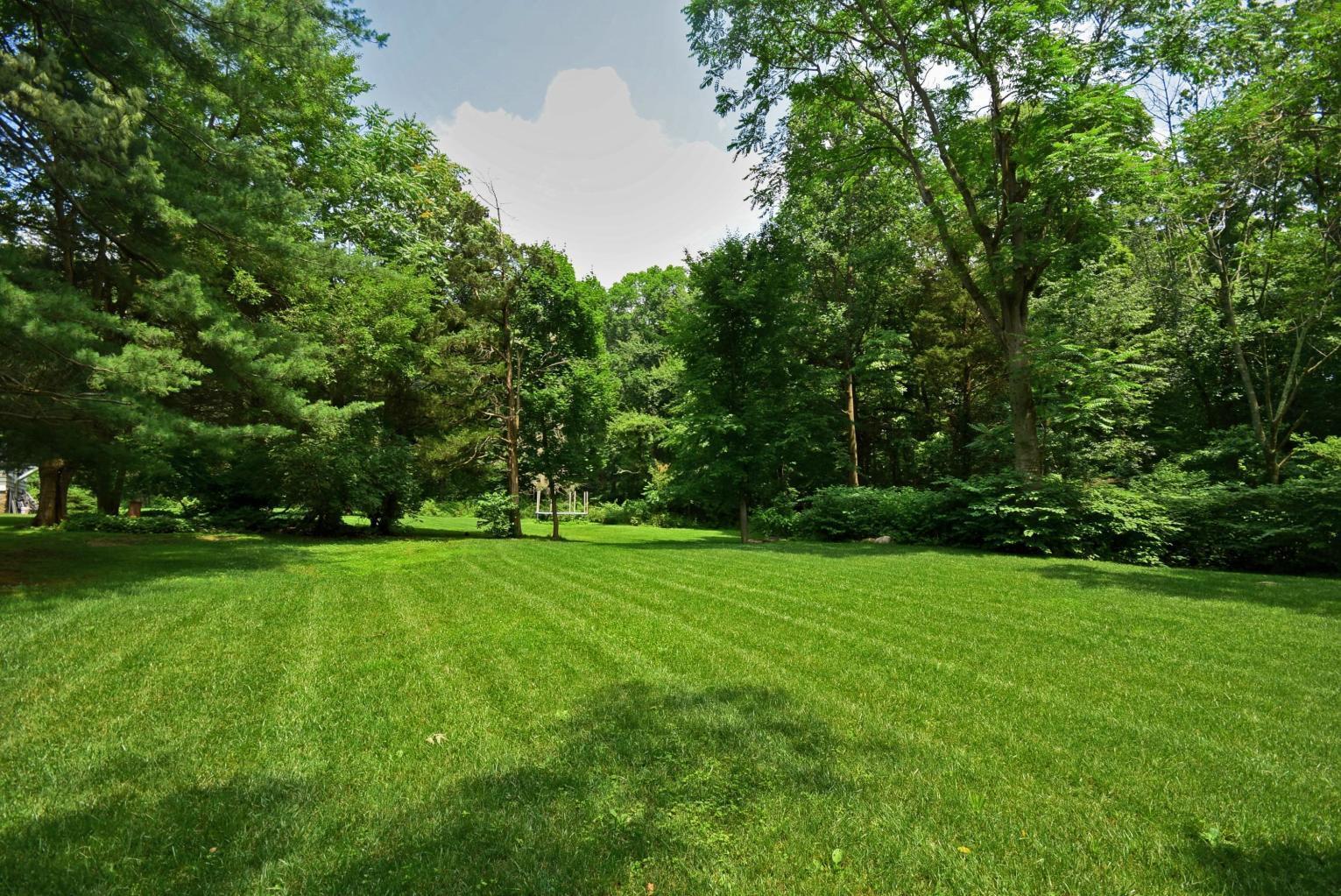 115 East Cross Road New Canaan, CT 06840 - Photo 15 of 21 Yard