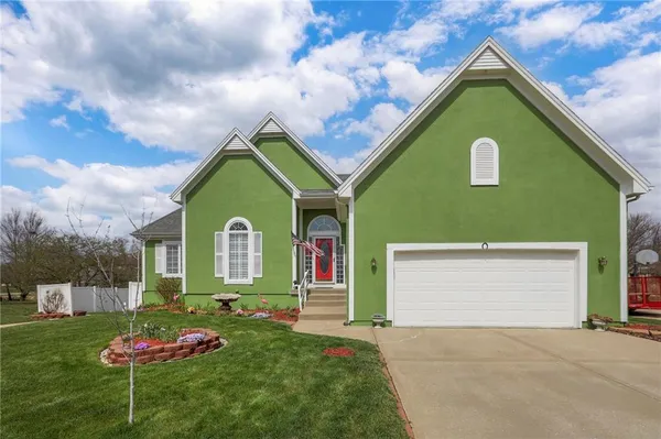 $429,900 | 604 Oak Drive, Raymore, MO 64083