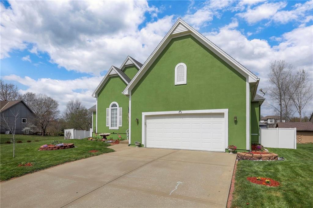 604 Oak Drive Raymore, MO 64083 - Photo 2 of 26