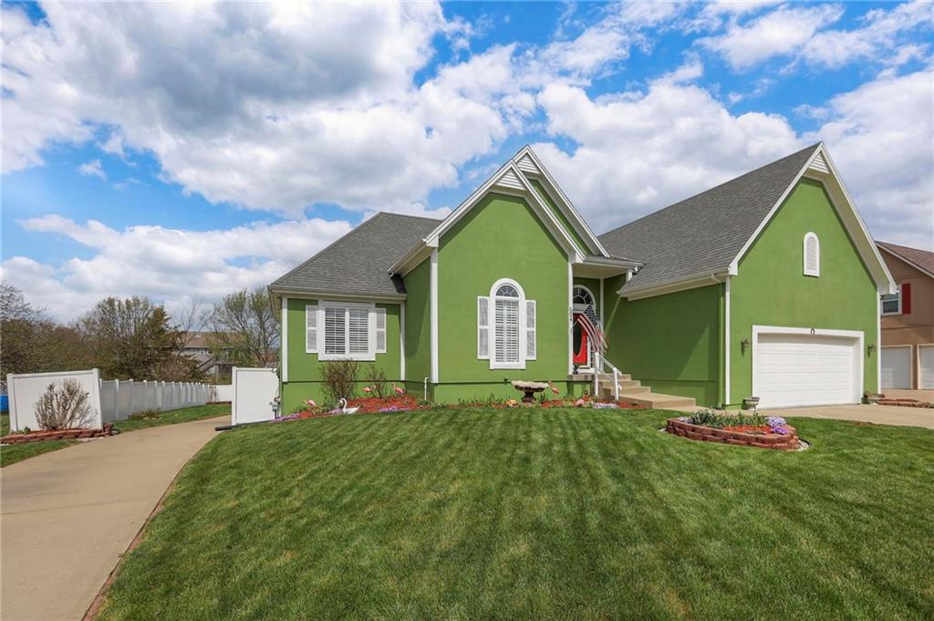 604 Oak Drive Raymore, MO 64083 - Photo 3 of 26
