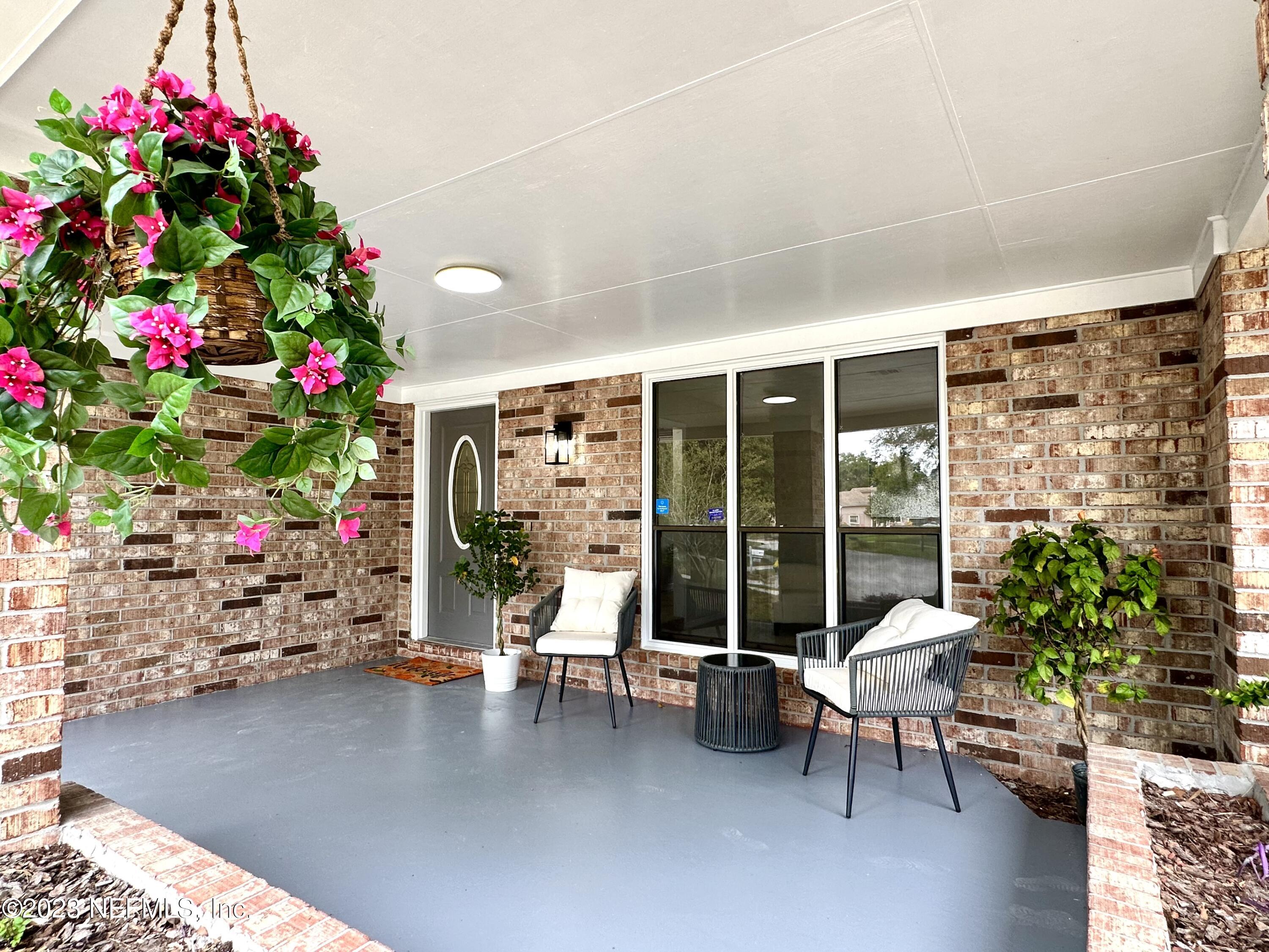 6175 Briar Forest Road West Jacksonville, FL 32277 - Photo 5 of 36 a living room filled with furniture and a potted plant