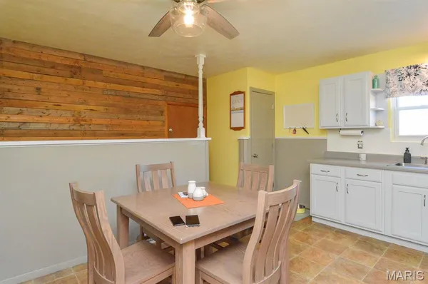 $100,000 | 1865 Violet Drive, Florissant, MO 63031