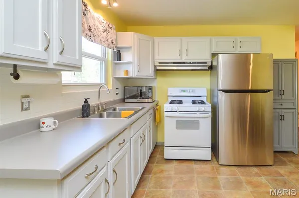 $100,000 | 1865 Violet Drive, Florissant, MO 63031
