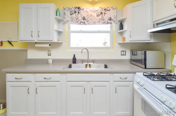 $100,000 | 1865 Violet Drive, Florissant, MO 63031