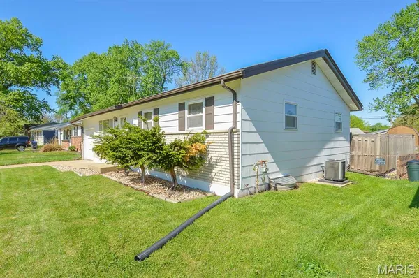 $100,000 | 1865 Violet Drive, Florissant, MO 63031