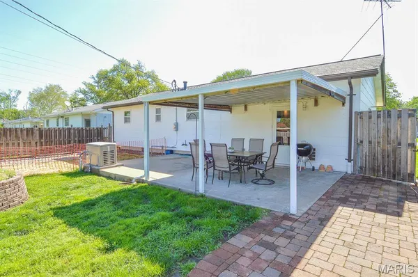 $100,000 | 1865 Violet Drive, Florissant, MO 63031