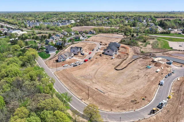 $260,000 | 4955 Parkside Circle, Eagan, MN 55123
