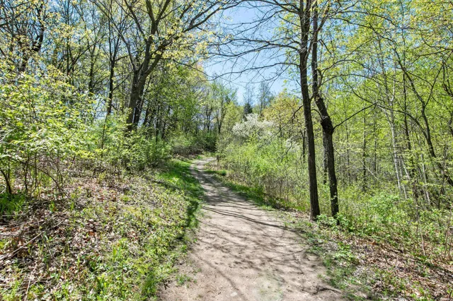 $260,000 | 4955 Parkside Circle, Eagan, MN 55123