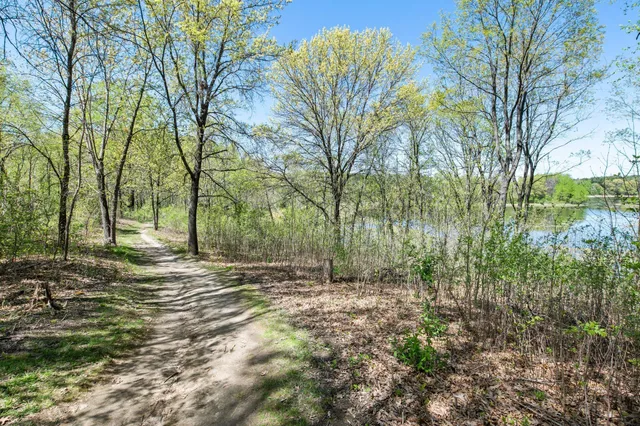 $260,000 | 4955 Parkside Circle, Eagan, MN 55123