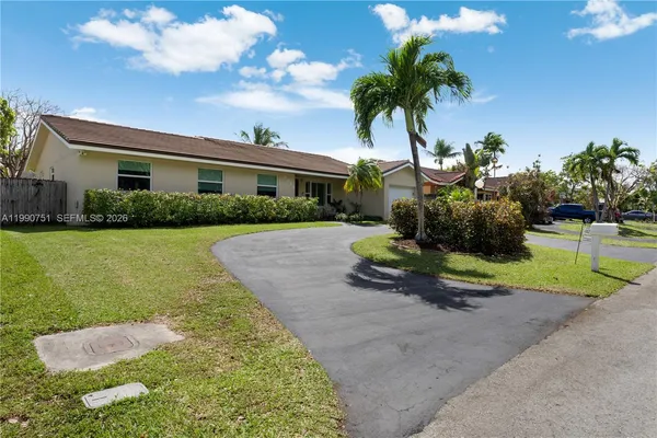 $818,000 | 9014 Southwest 163rd Terrace, Palmetto Bay, FL 33157