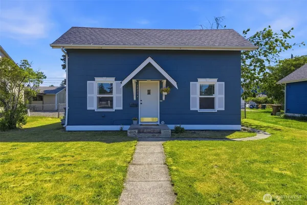 $399,950 | 5207 South Oakes Street, Tacoma, WA 98409