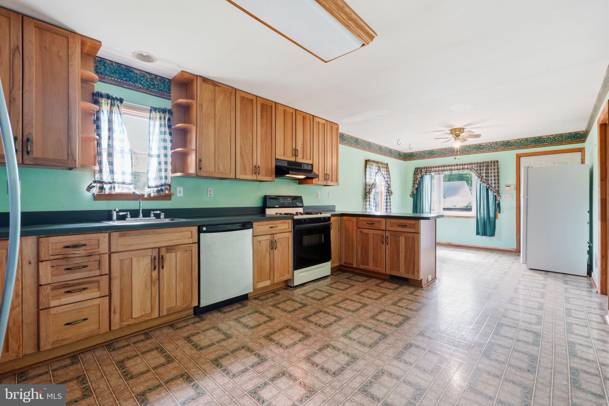 7924 Telegraph Road Severn, MD 21144 - Photo 9 of 39 Kitchen