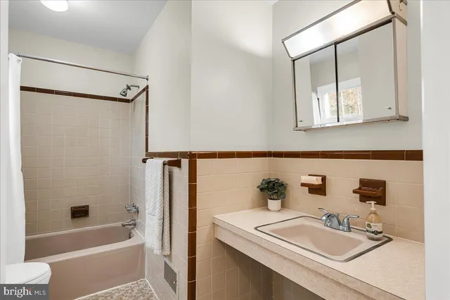 $475,000 | 2636 Majestic Drive, Wilmington, DE 19810