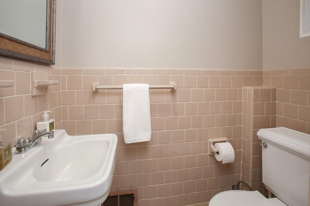 16 Esty Farm Road Newton, MA 02459 - Photo 10 of 19