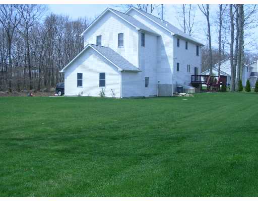 24 Peveril Road Cranston, RI 02921 - Photo 2 of 8 Yard/Garden.